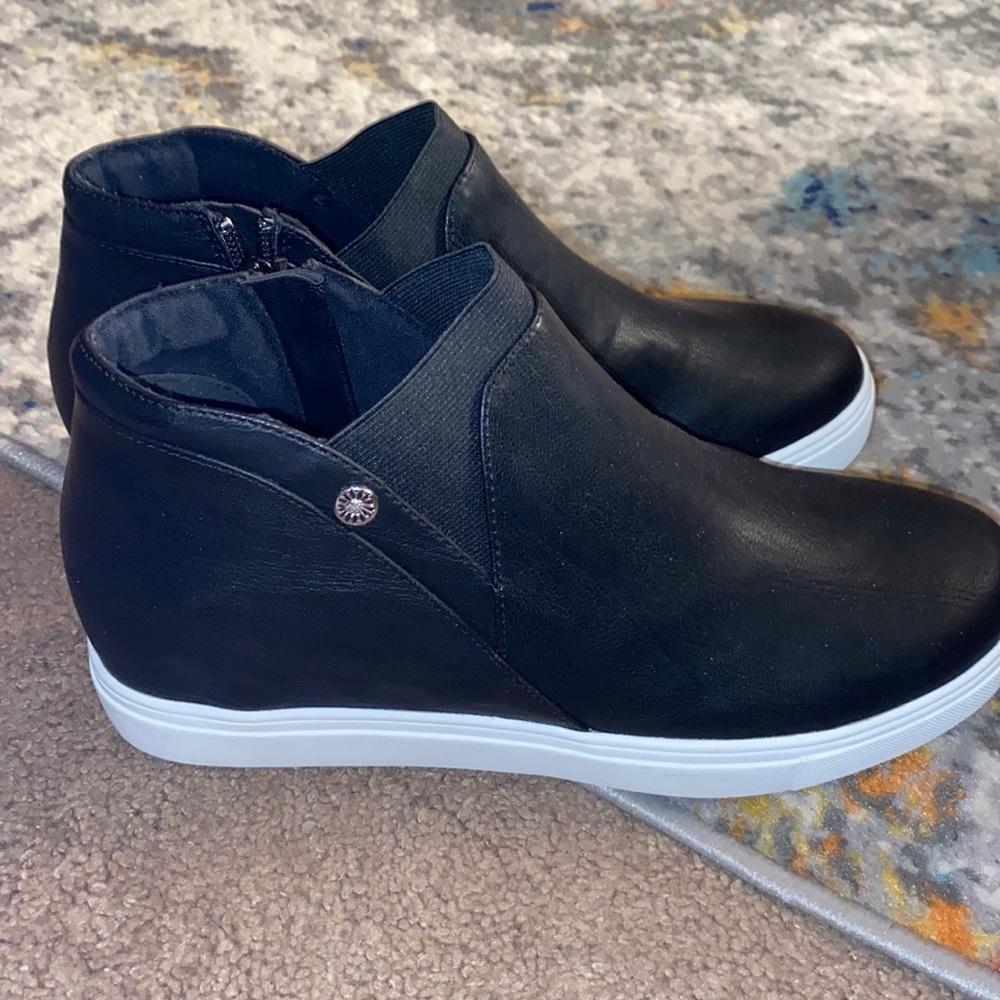 Black platform zipper shoes